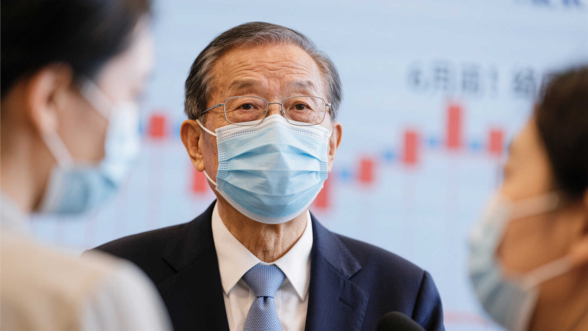 在逆境中屡